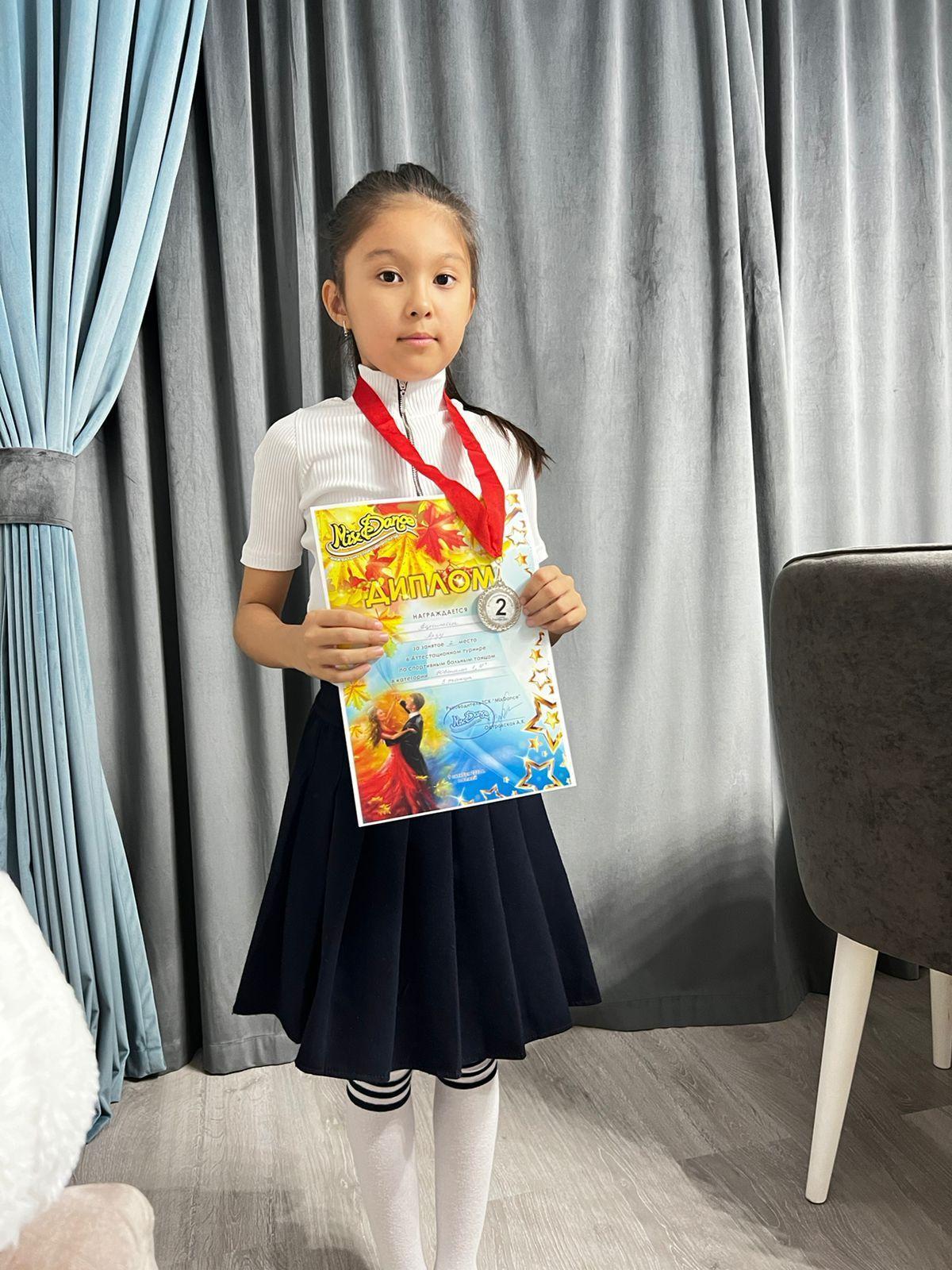 Мектебіміздің 3 «А» сынып оқушысы Ақылжан Арзу спорттық бал билері бойынша өткен  аттестациялық турнирде 2-орын алды.