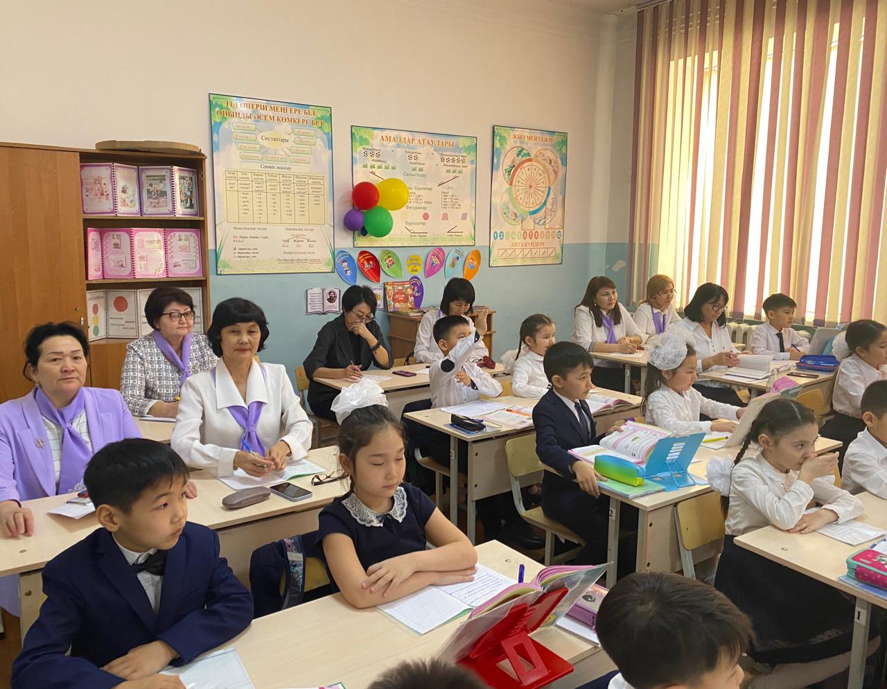 4 ”В” сыныбында  қазақ тілінен (Оспанова Ә.О) “Жіктеу есімдігі” тақырыбында 2 ”В” сыныбында  ( Нурбекова Д .С) ”Зат  есімнің жекеше  және көпше түрі тақырыбында Lesson Study зерттеу сабақтары өтті.