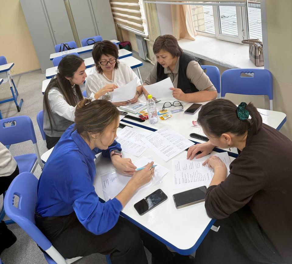 “How do we plan lesson?” тақырыбында пән мұғалімдеріне арналған тренинг