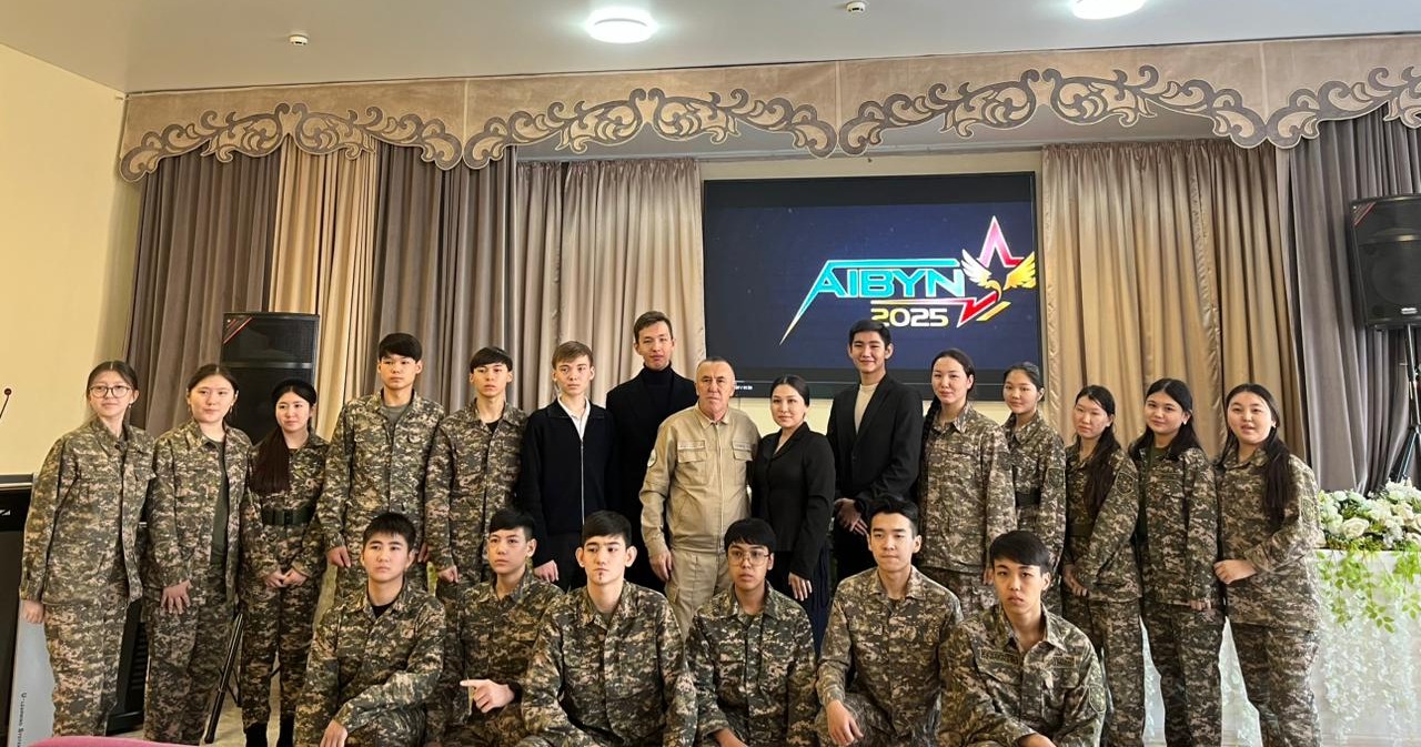 Мектеп түлектерімен тағылымды кездесу