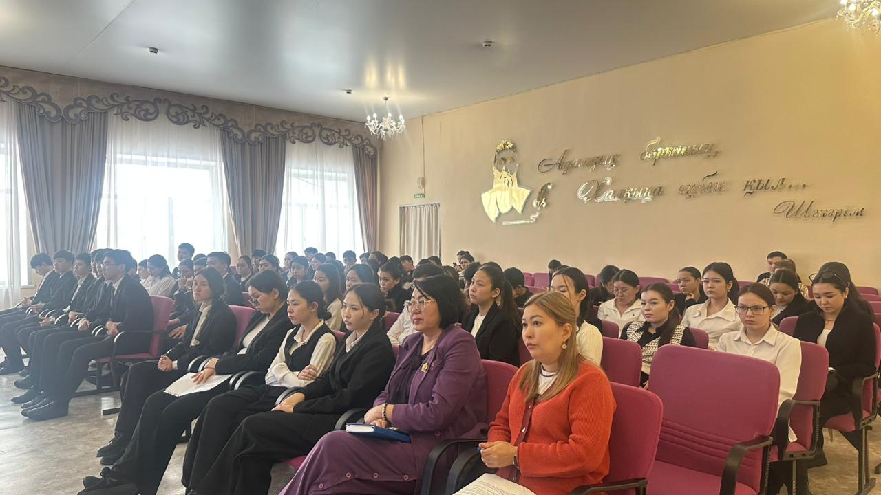 11 - сынып оқушыларына арналған жиналыс өтті